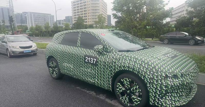 疑似零跑B系列第三款车型零跑B05谍照 预计11月开启预售